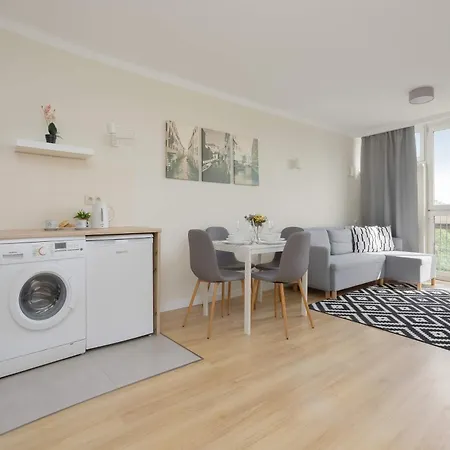 Unique In For 4 People By Renters アパート *