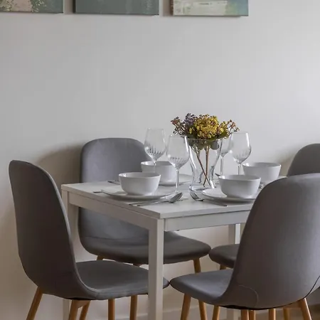 Unique In For 4 People By Renters * ワルシャワ